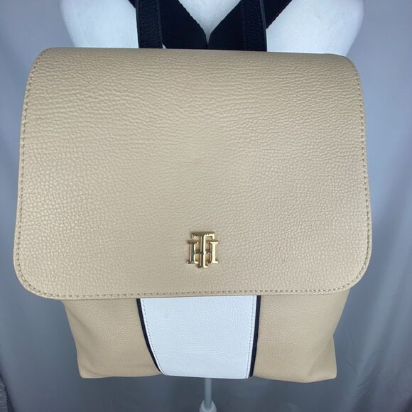 Tommy Hilfiger Chloe II Flap Backpack Fawn/White Greige/Tommy Navy Vegan - Picture 3 of 13